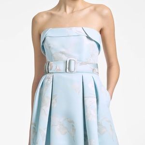 Sachin & Babi Brielle Gown - Sky
Venetia Petals (Sz 6)